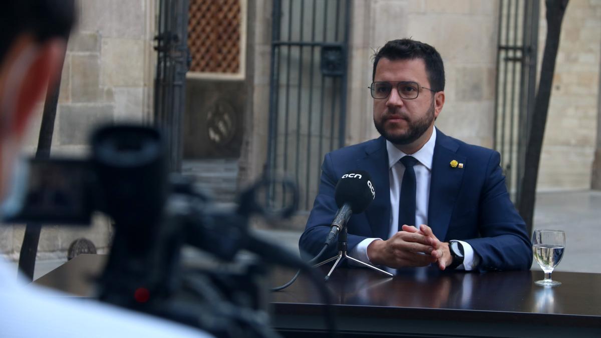 Una càmera grava el president de la Generalitat, Pere Aragonès