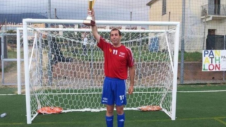 El rondeño Marcelo Rosado celebra uno de sus muchos éxitos en el fútbol 5 para ciegos.