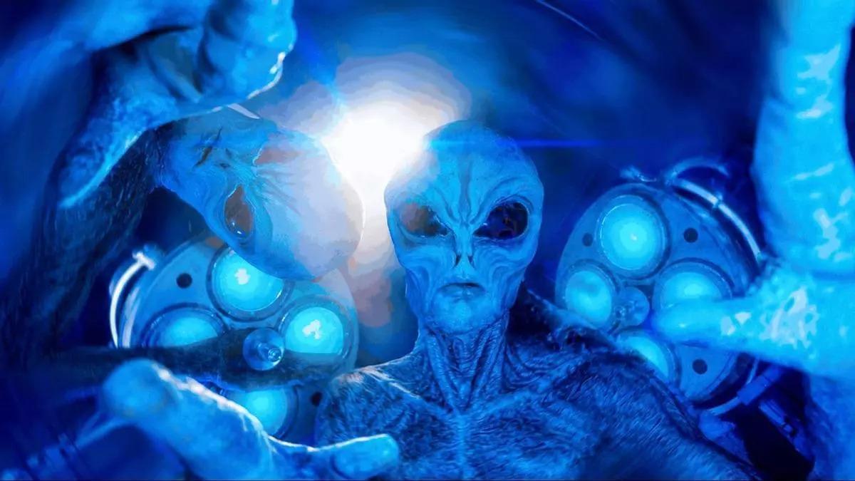 Dos aliens de la nova 'extreme house' d’Horrorland: Exxxtraterrestre
