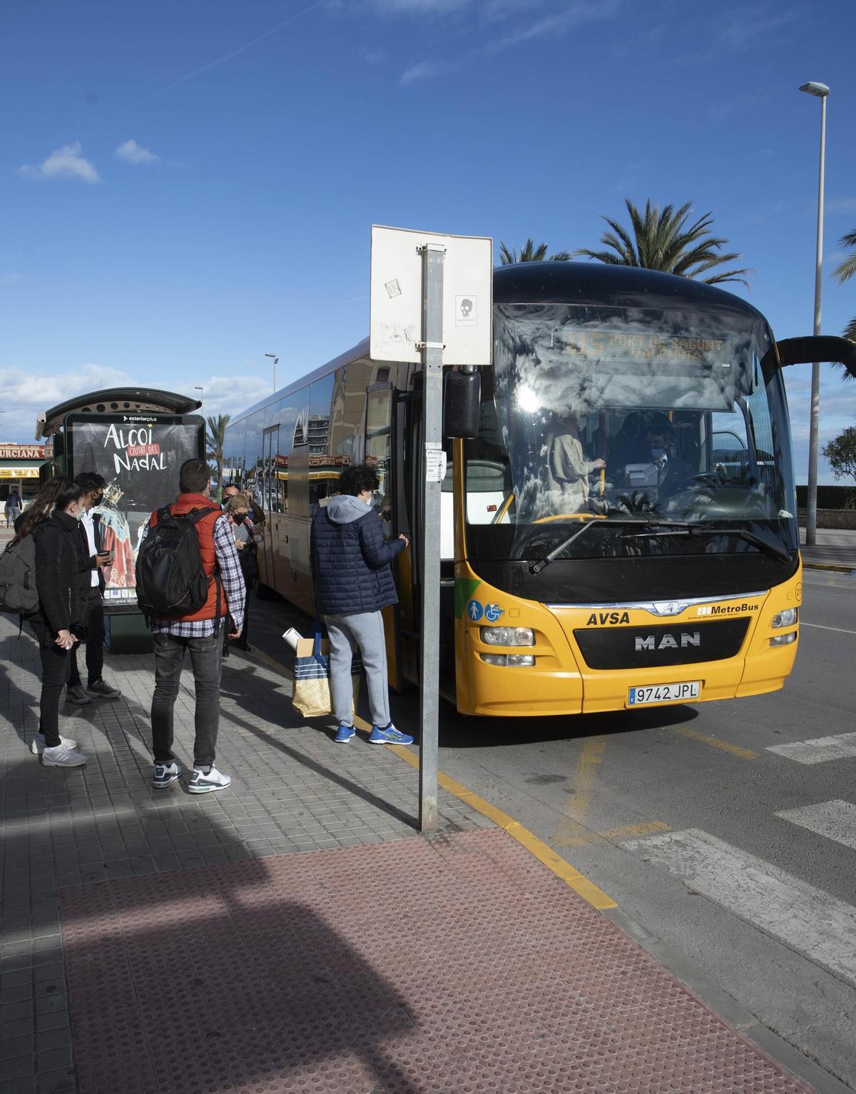 Parada del autobús del Port de Sagunt a València.