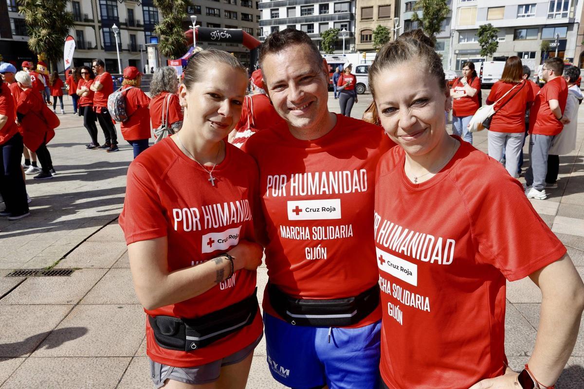 La tercera Marcha Solidaria de la Cruz Roja de Gijón, en imágenes