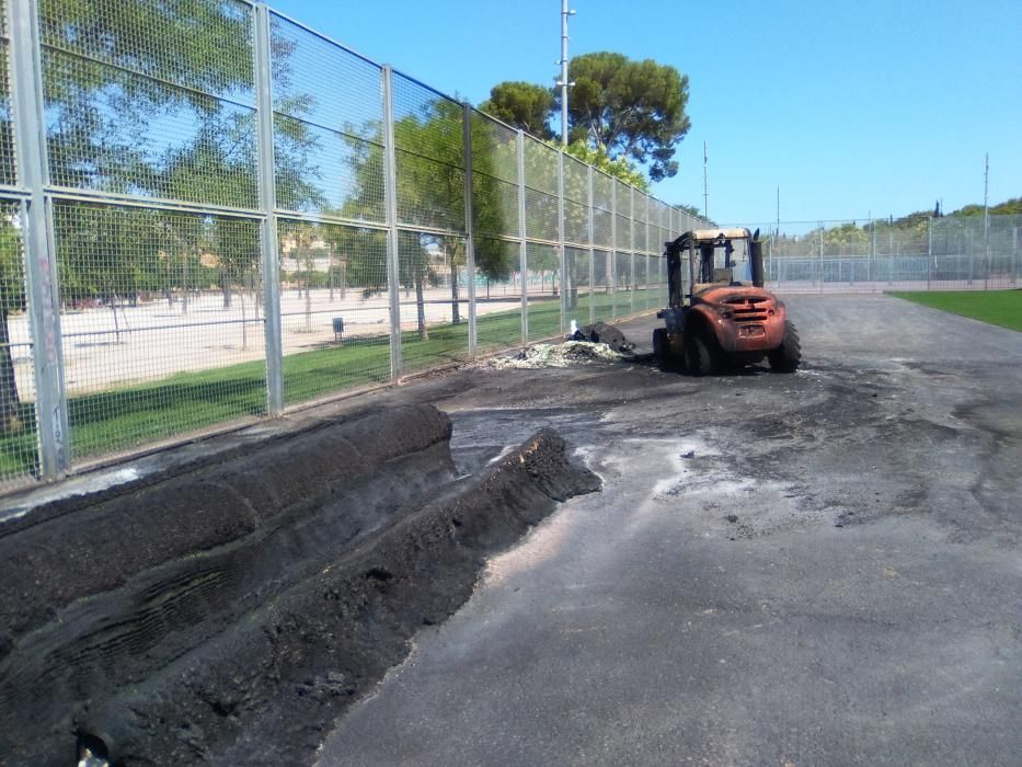 Pegan fuego a una furgoneta de Emaya y a una excavadora en Palma