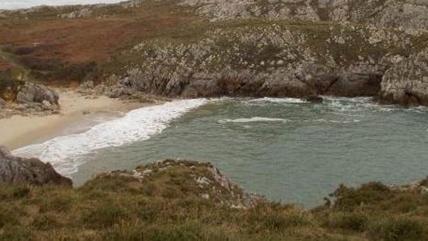 Localizan un cadáver en una playa de Llanes