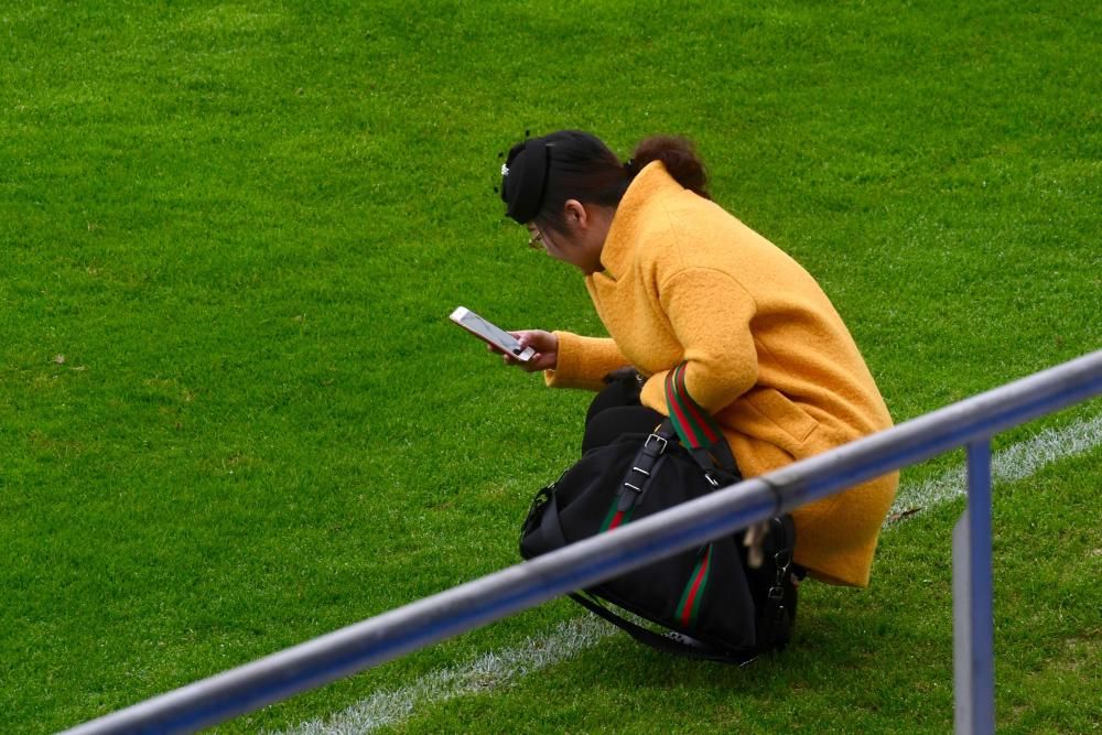 Emisarias chinas visitan al Deportivo en Abegondo