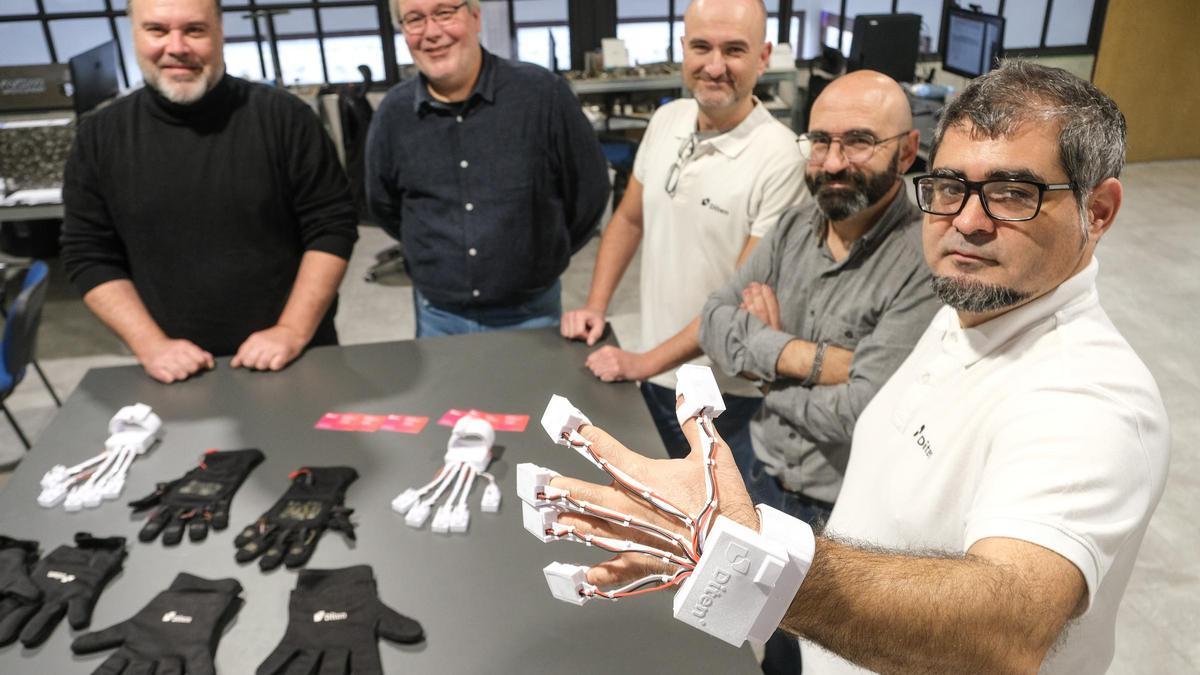 El equipo de Ditengloves: los guantes revolucionarios que utilizan la IA para diagnosticar Parkinson