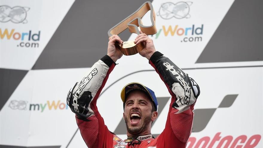 Dovizioso gana a Márquez en la última curva