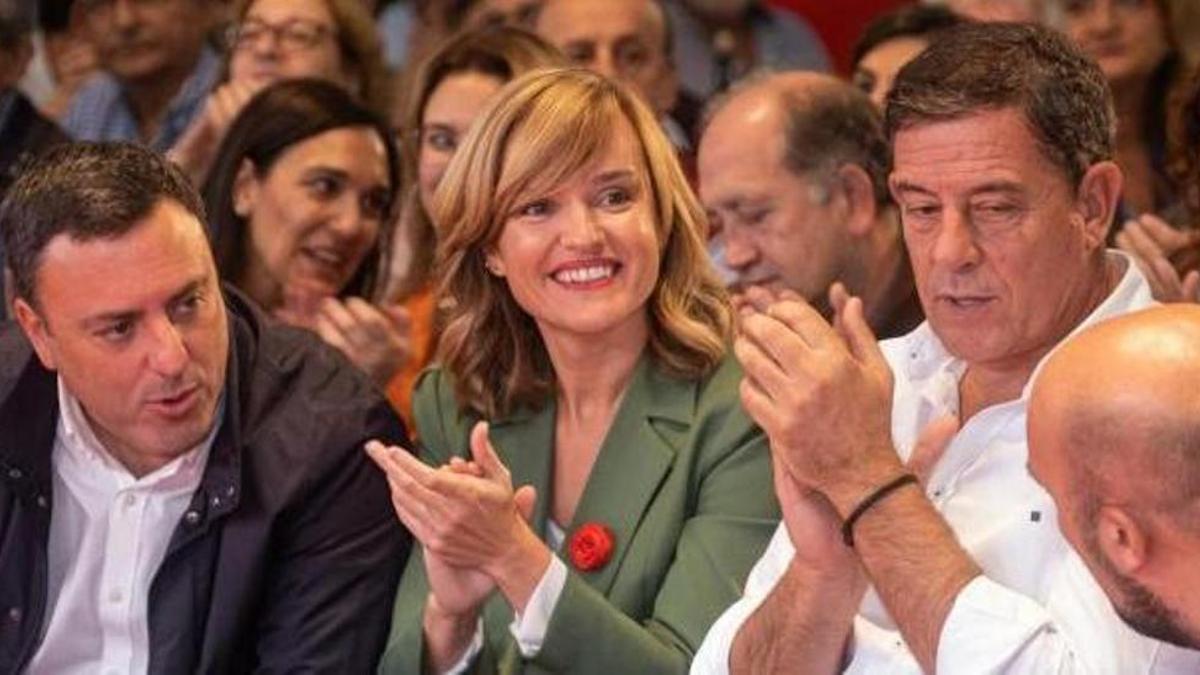 Xosé Ramón Gómez Besteiro, de blanco, en un acto del PSOE.
