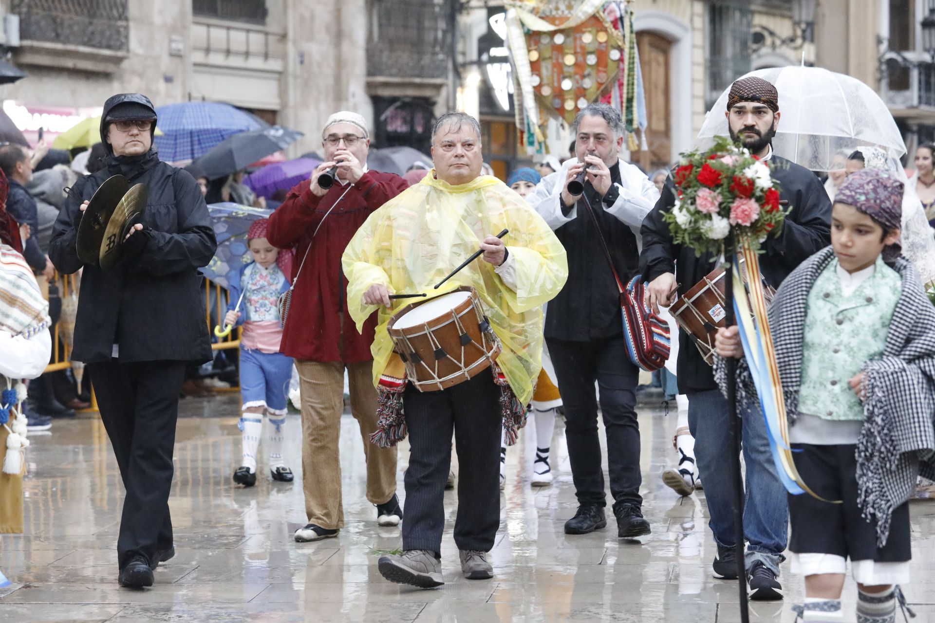 Búscate en el primer día de ofrenda por la calle Quart (entre las 18:00 a las 19:00 horas)