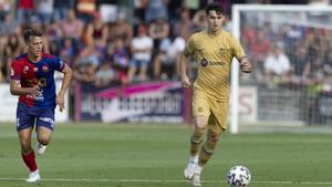 Mika Mármol jugó con el primer equipo del Barça en Olot