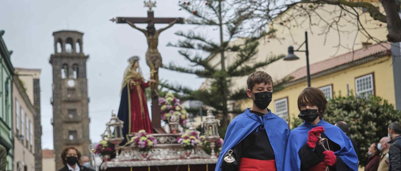 Semana Santa en Canarias: Vuelven las procesiones de Semana Santa a La  Laguna 1.078 días después