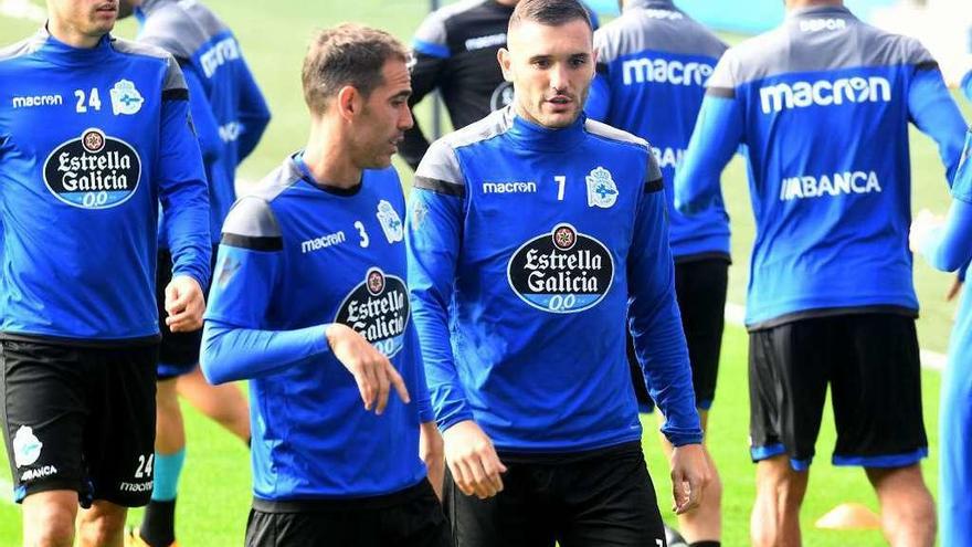 Schär, Navarro y Lucas, sobre el césped de Riazor.