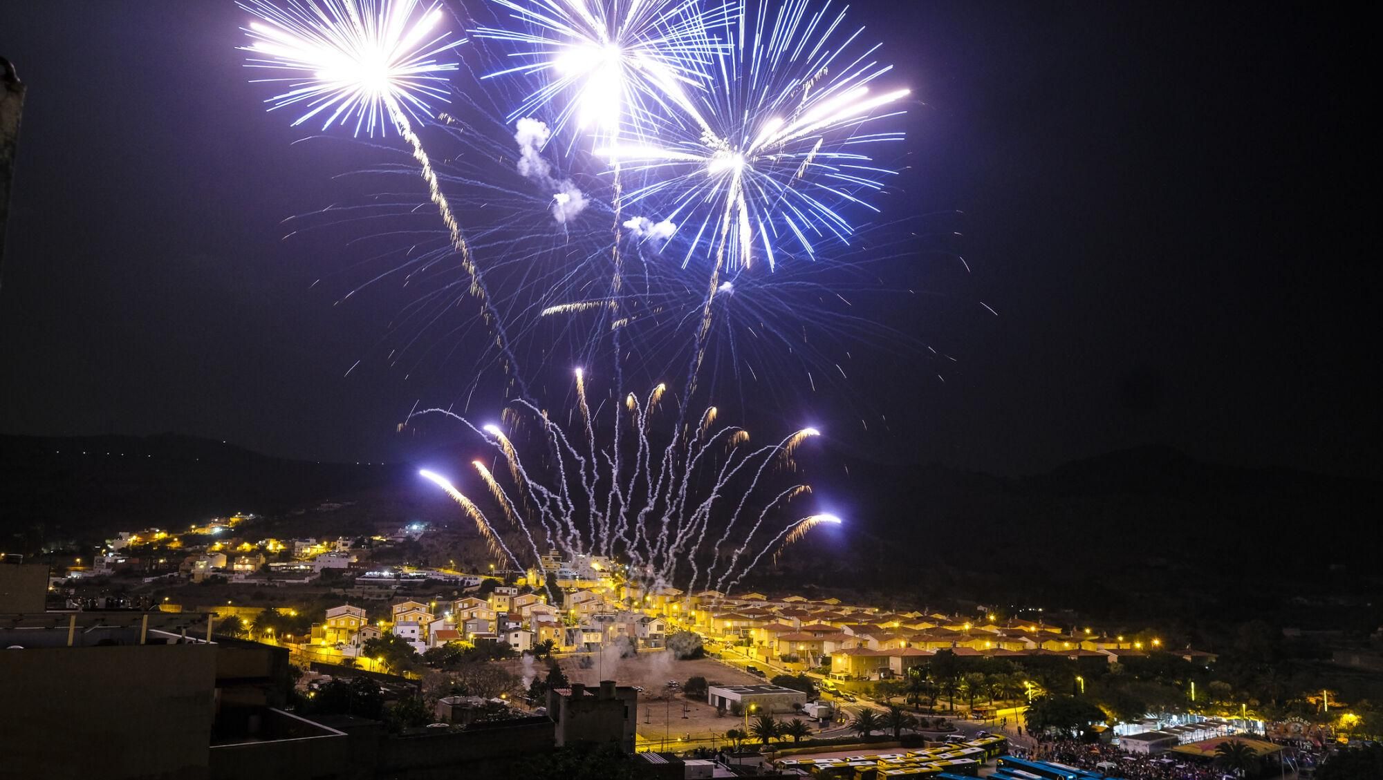 Noche de fuegos artificiales en San Lorenzo