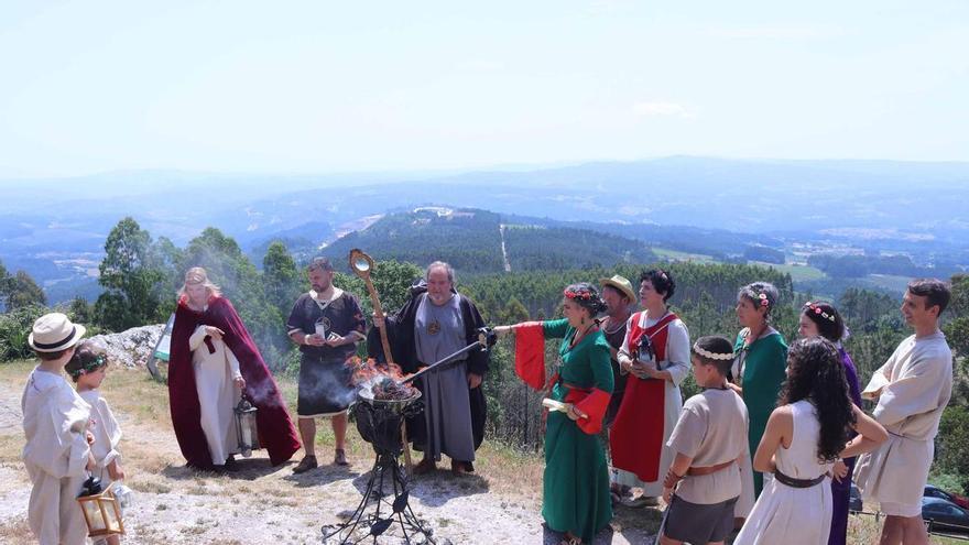 Boqueixón recibe o verán co Lume Sagrado no Pico Sacro