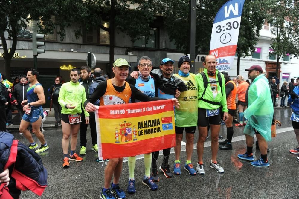 Ambiente y salida de la Maratón y Media Maratón de Murcia