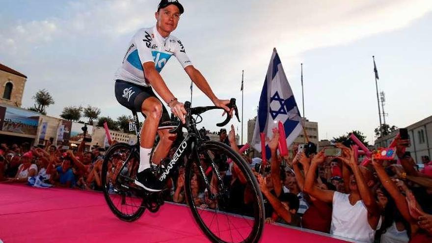 Froome, ayer en la ceremonia de salida en Jerusalén. // Efe