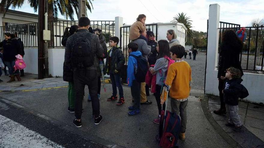 Los padres suspendieron ayer las protestas por la previsión de lluvia.  // Iñaki Abella