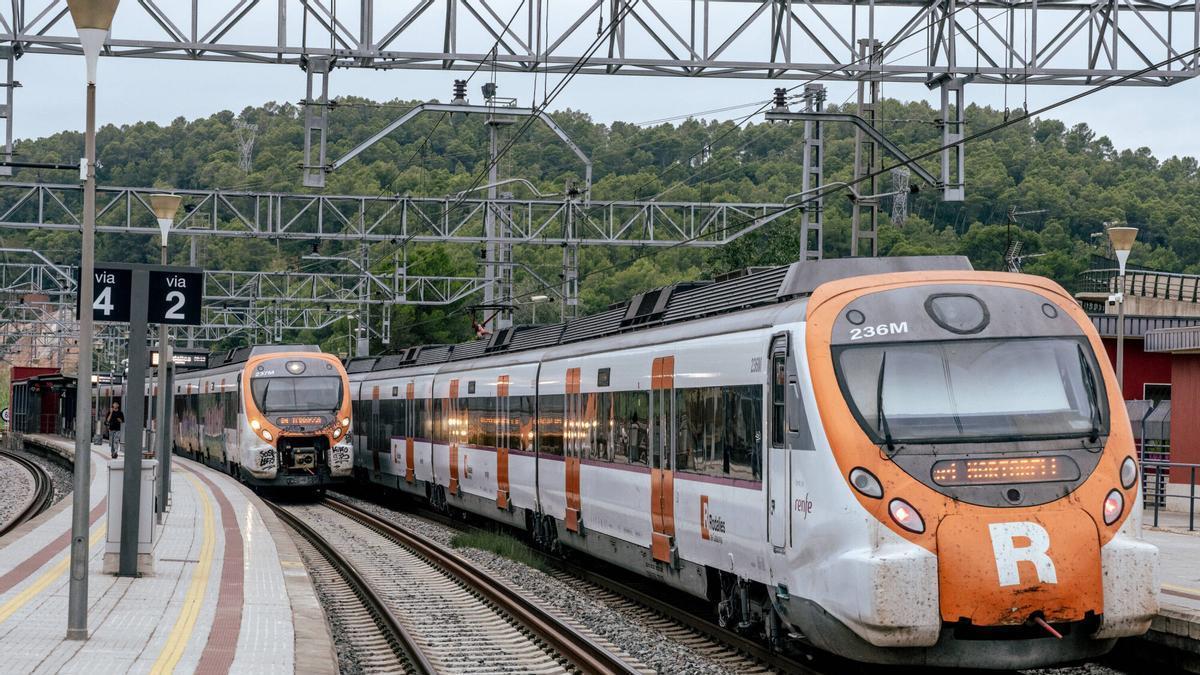 Dos trenes de la R4 en la estación de Castellbisbal.