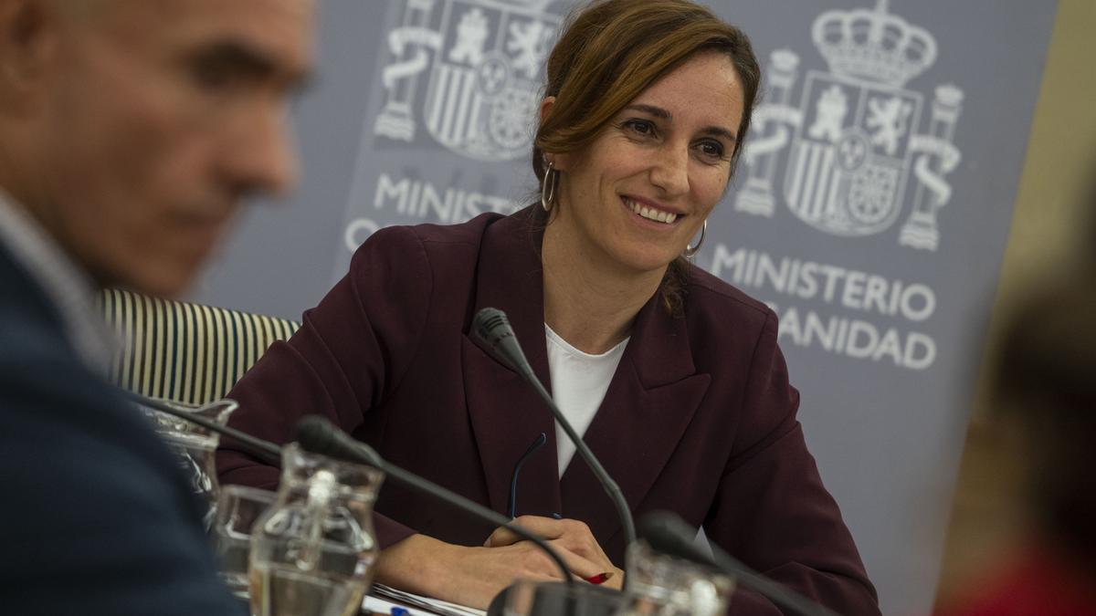 La ministra de Sanidad, Mónica García, durante el pleno extraordinario del Consejo Interterritorial del Sistema Nacional de Salud celebrado el jueves 7 de diciembre.