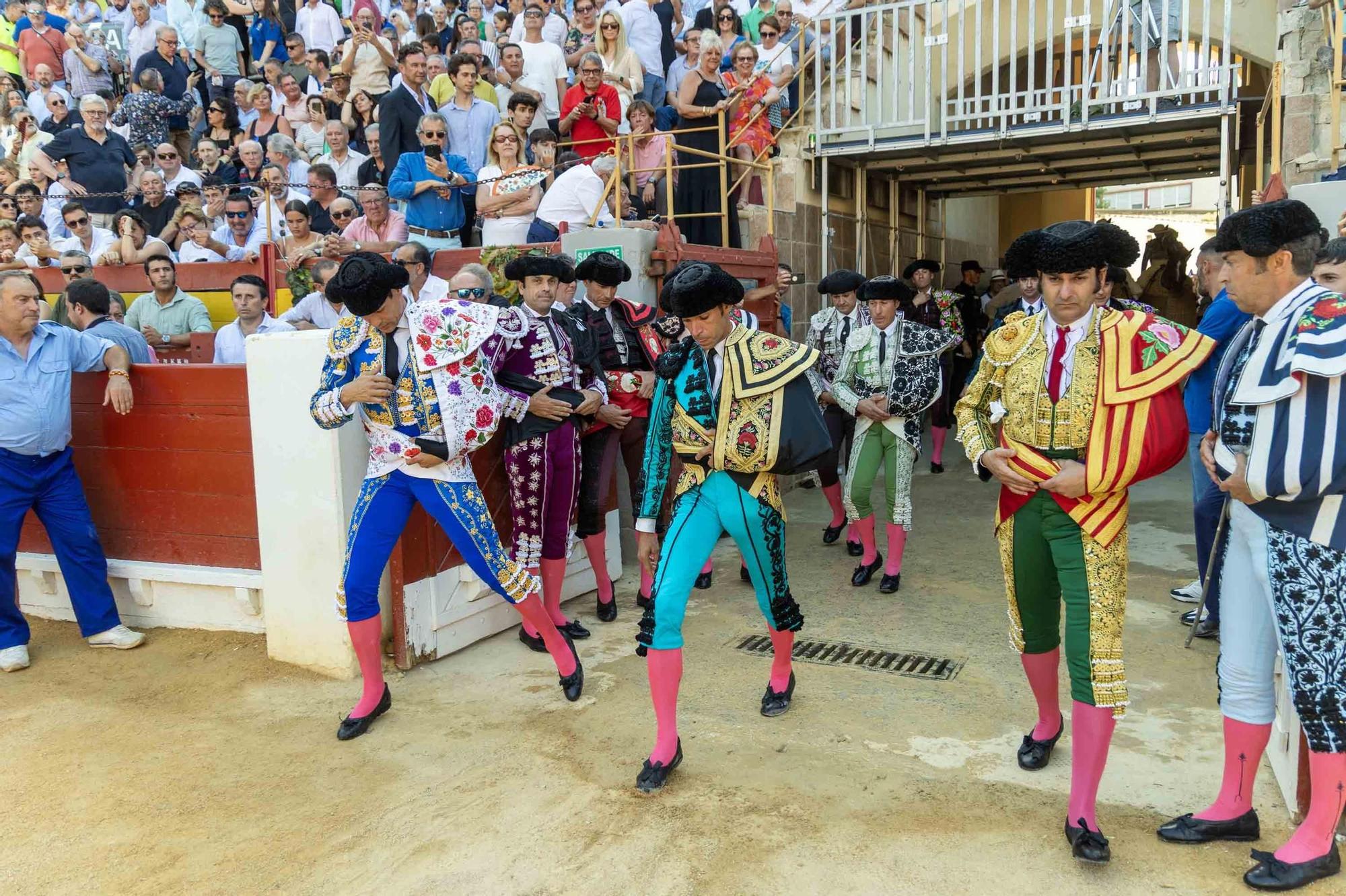 Manzanares culmina una de sus mejores tardes y sale a hombros en la Feria de Hogueras de Alicante 2025