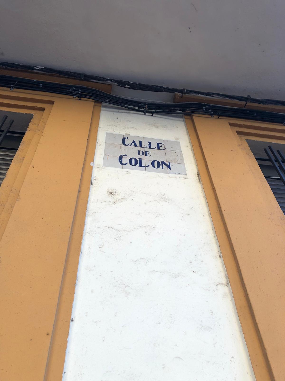 Imagen de la calle Colón de Cáceres.