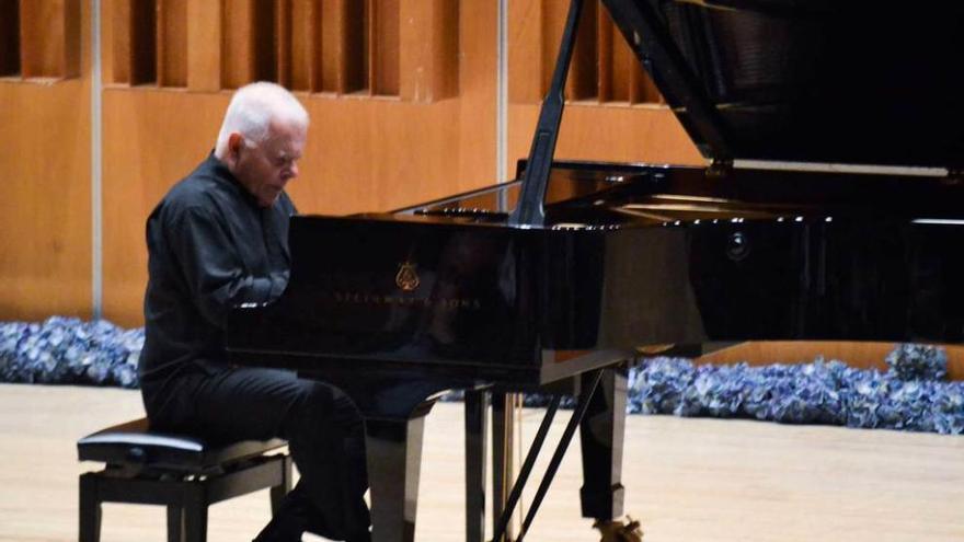 Stephen Kovacevich, durante el recital que ofreció en la noche de ayer en el Auditorio de Oviedo.