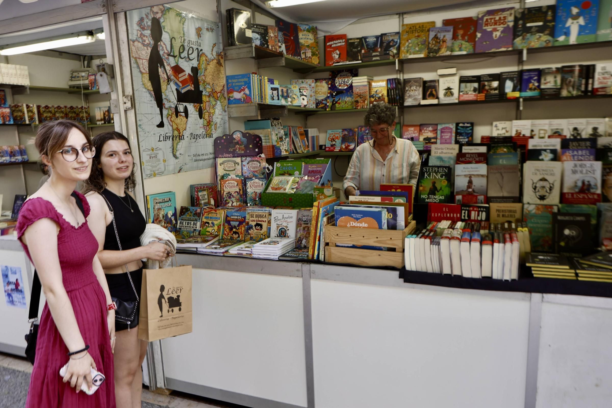 El inicio de la Feria del Libro de Gijón, en imágenes