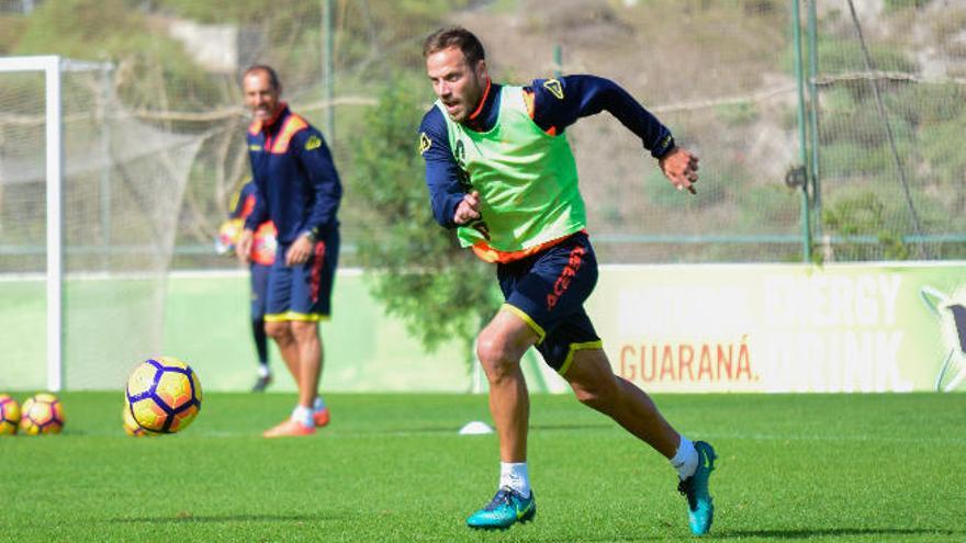 Javi Castellano, durante el entrenamiento de este domingo en Barranco Seco.