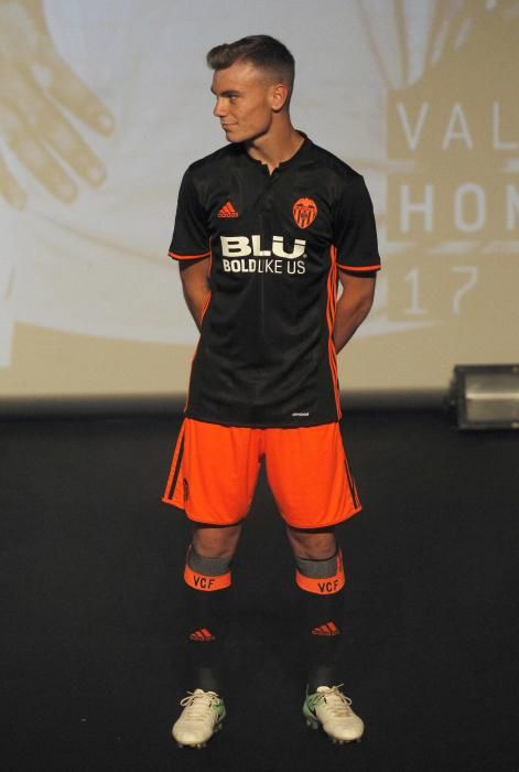 Así son las nuevas camisetas del Valencia CF