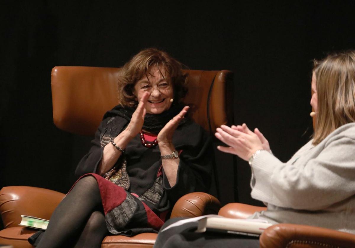 Ana Blandiana y Victoria Fidalgo. | Juan Plaza