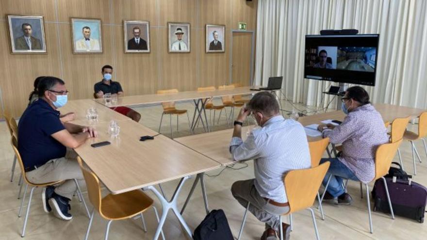 El alcalde Ángel Luis Guerrero durante la reunión mantenida con  el equipo redactor del nuevo PGOU en septiembre de 2021. | ASJ