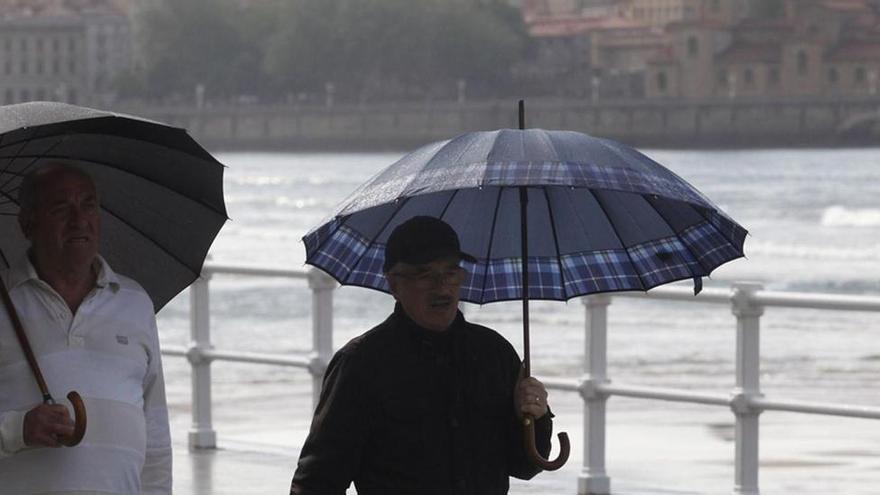 Asturias roza la primavera esta semana: subida de temperaturas aunque con el paraguas siempre a mano
