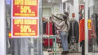 El pequeño comercio de Alicante exige que se regularicen los periodos de rebajas