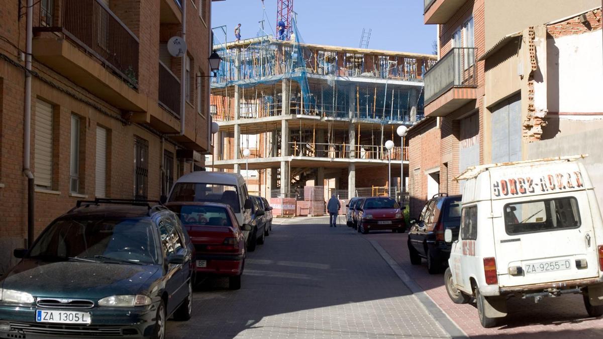 El Edificio Villalar en el año 2005, cuando todavía se hallaba en proceso de construcción.