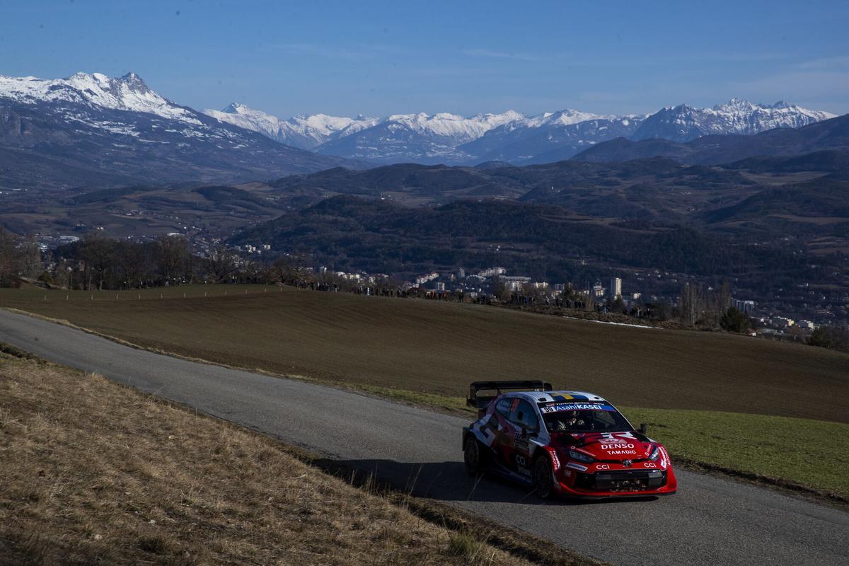 El piloto sueco Oliver Solberg (Toyota), en los prolegómenos del Rally de Montecarlo