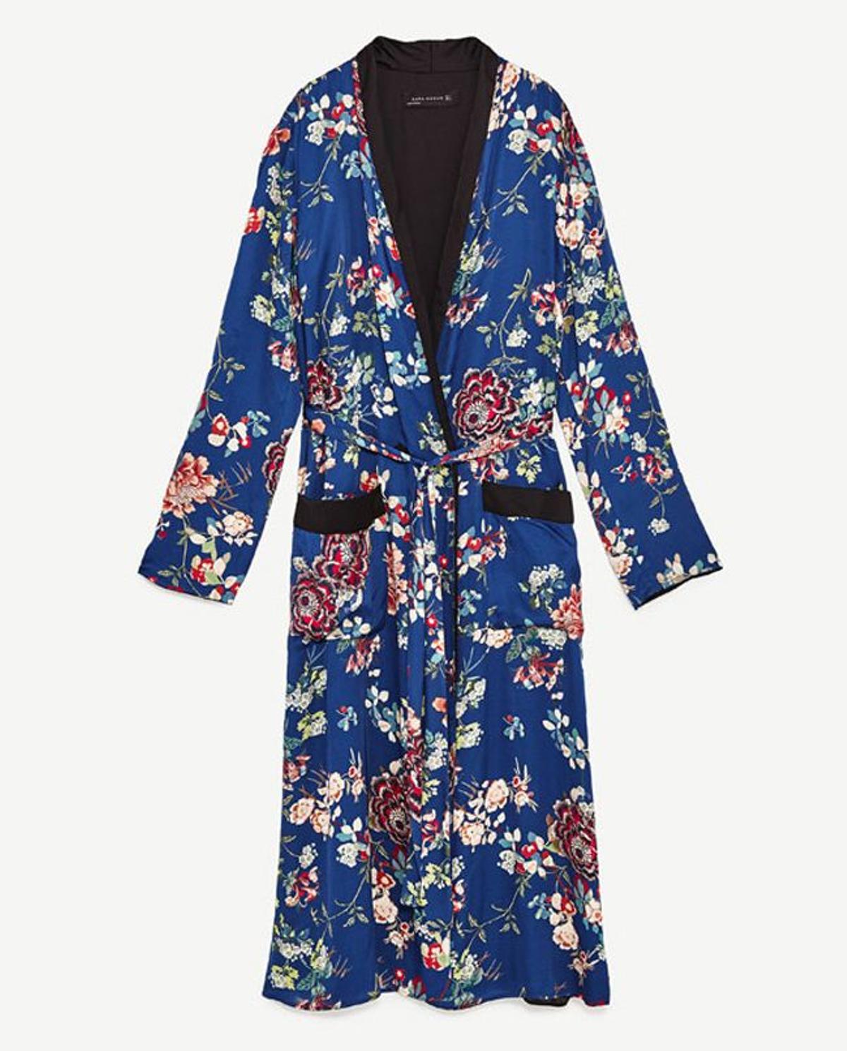 Kimono largo de flores de Zara que lució Rocío Crusset