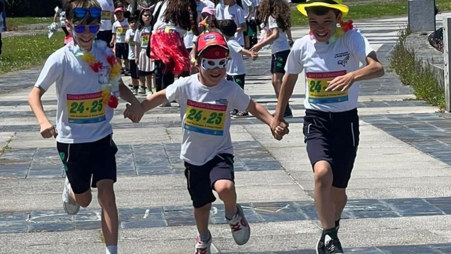 Unos 200 alumnos recrean la carrera ENKI | LOC