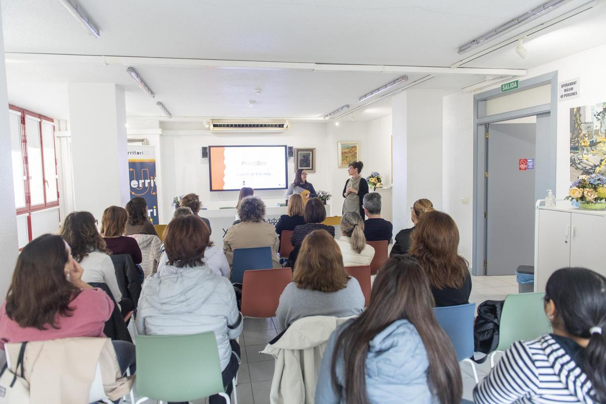 Una de las charlas realizadas en Xixona