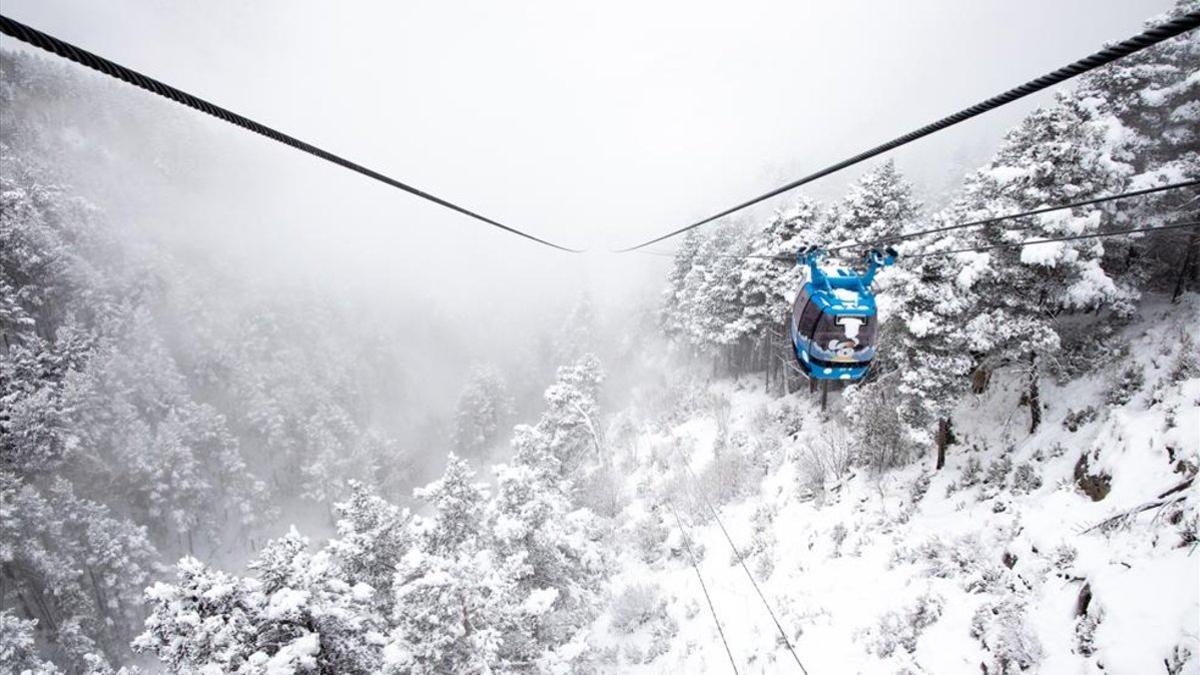 La primera gran nevada del año deja espesores de 60 cm de nieve