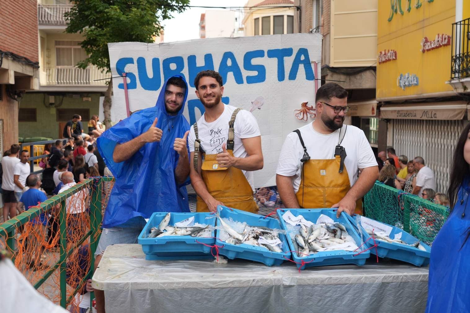 El Grau da inicio a las fiestas de Sant Pere con pólvora, bous y música