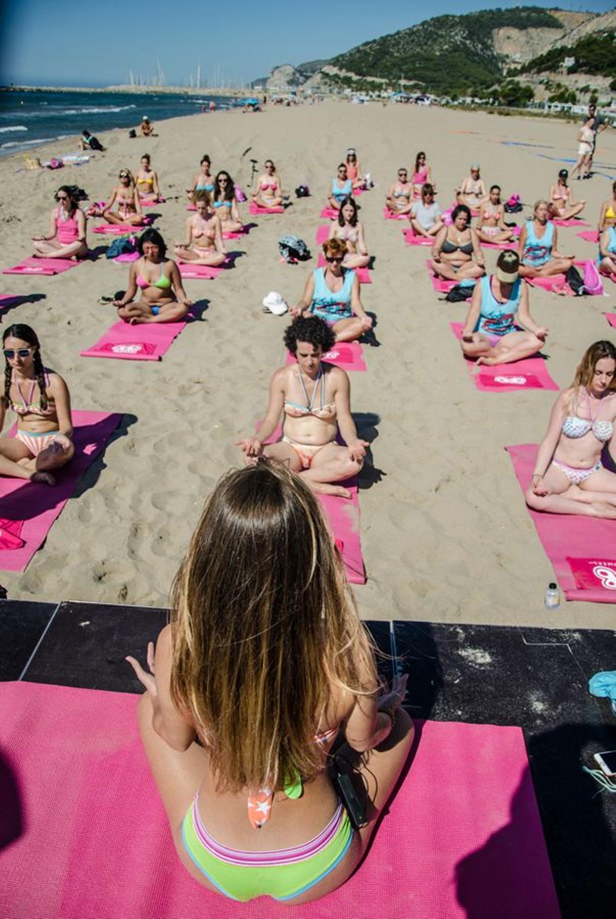 Las participantes del 'Bloomer's Day' participaron en clases de yoga