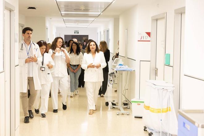 Las imágenes de la visita de la consellera de Sanidad a la residencia de ca na Majora en Ibiza