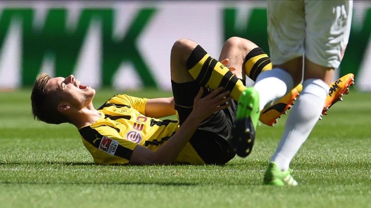Julian Weigl sufrió una grave lesión en la penúltima jornada de la Bundesliga