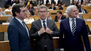 El presidente del Partido Popular, Alberto Núñez Feijóo; el presidente de CEIM, Miguel Garrido y el presidente de CEOE, Antonio Garamendi, clausuran la Asamblea General de CEIM 2024.