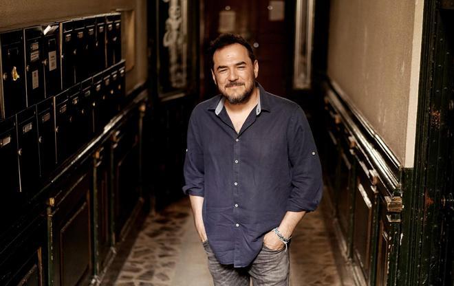 Ismael Serrano canta y encarna el exilio emocional de Antonio Machado: "No estaría de más revisar la herida de la guerra civil"