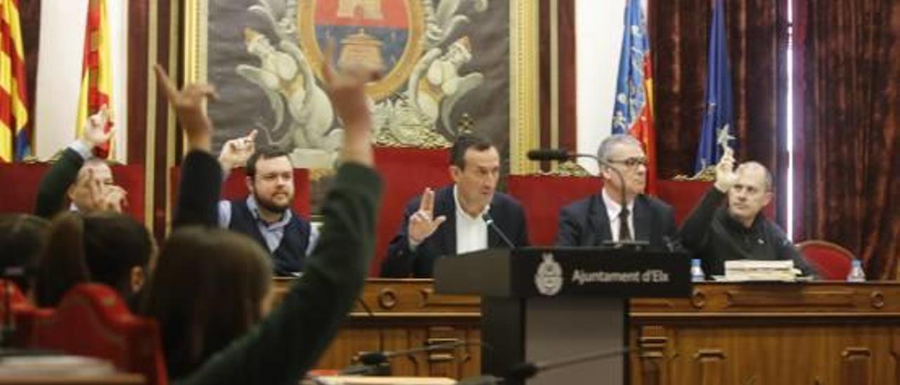 La última sesión plenaria, el pasado lunes, en el Ayuntamiento de Elche.