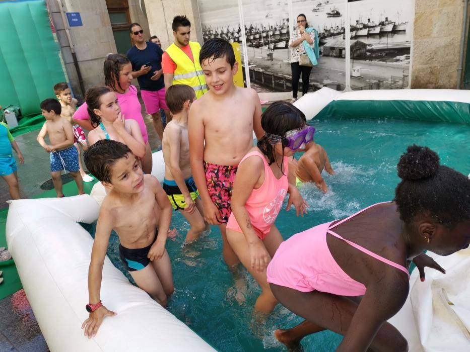 Un tobogán acuático para dar la bienvenida al verano en Marín