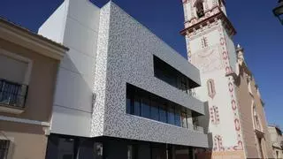 Todo listo en Estivella para estrenar un nuevo ayuntamiento que no convence