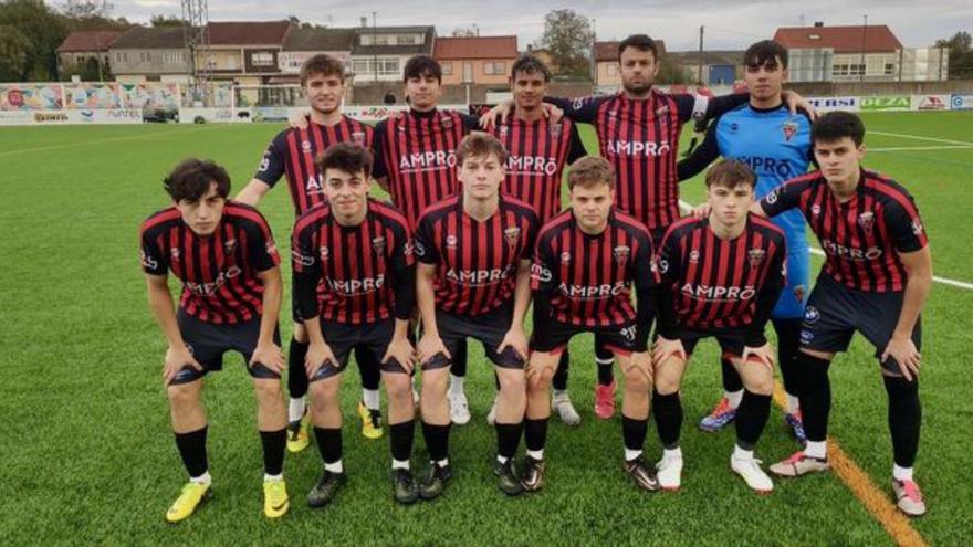 Formación reciente del filial del CD Lalín.