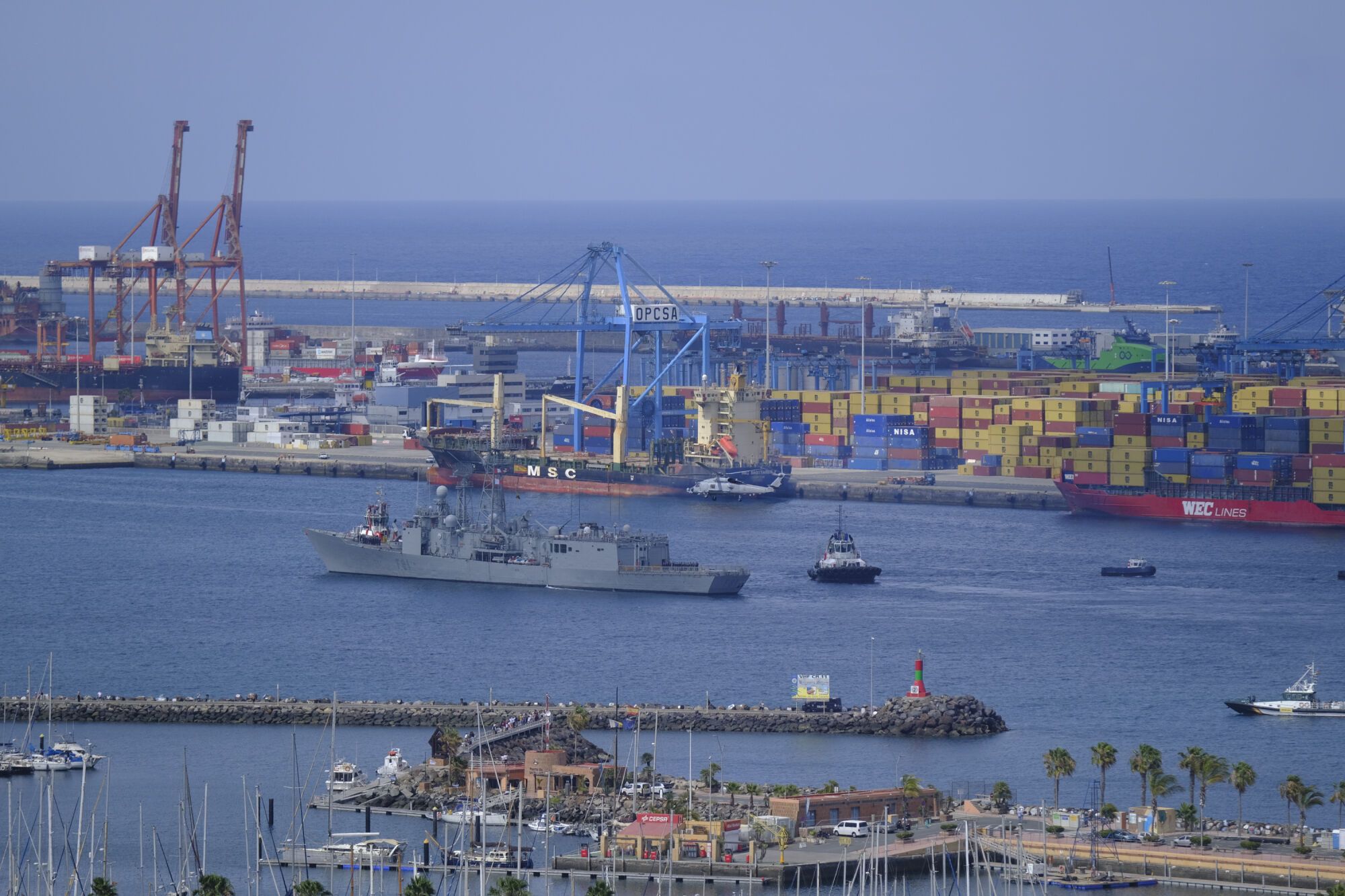 Los actos por el Día de las Fuerzas Armadas en Las Palmas de Gran Canaria, en imágenes