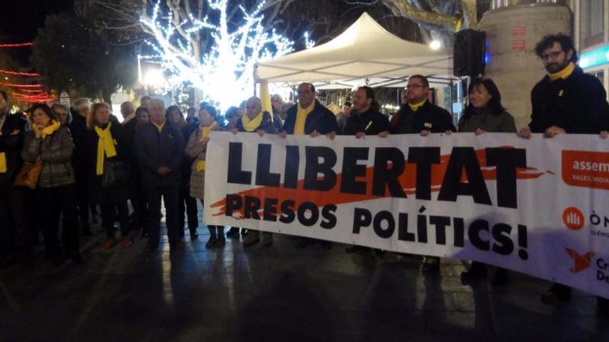 Concentració a Manresa demanant la llibertat de Junqueras, Forn i els &#039;Jordis&#039;.